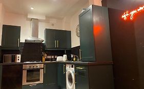 2-Bed Apartment In Belfast Near City Centre